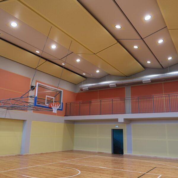 Liepājas 15.vsk. multifunkcionālā sporta halle, Apdare - triecienizturīgs AV elements